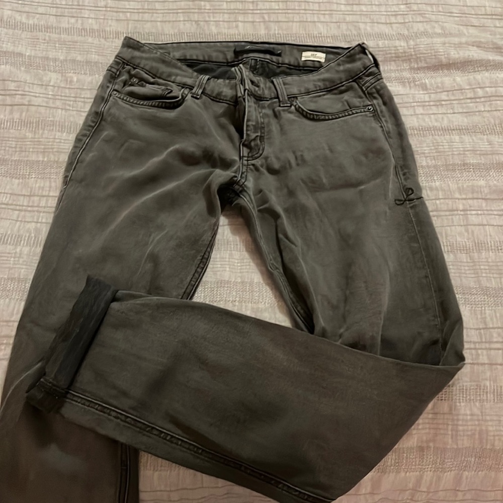 Gray skinny jeans.